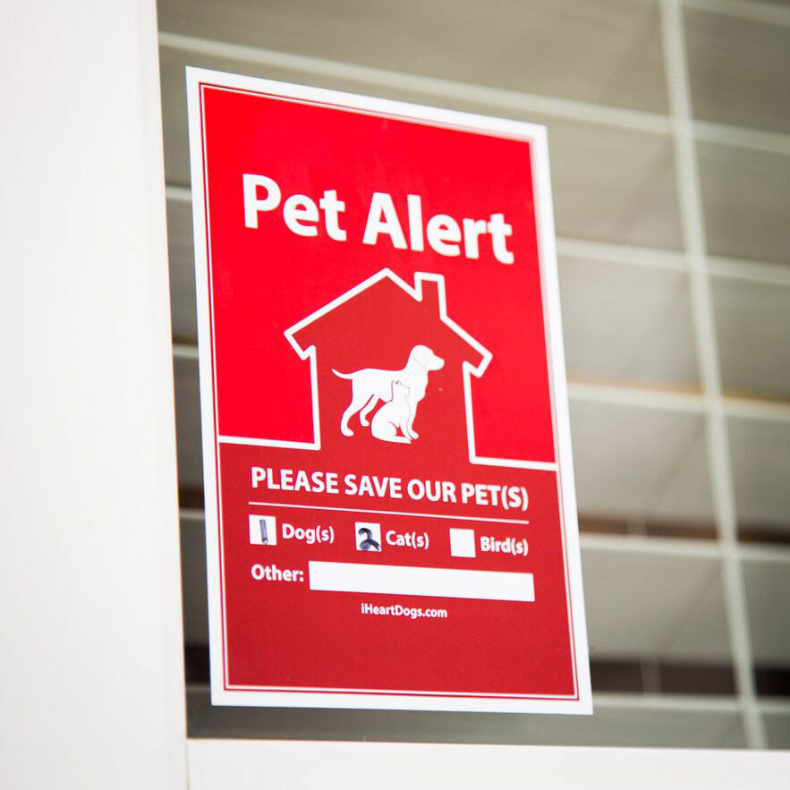 PET SAFETY ALERT  4 Pack Static Window Fire Rescue Sticker Dog Pet Emergency 