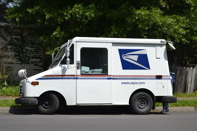 dog hates the mail carrier