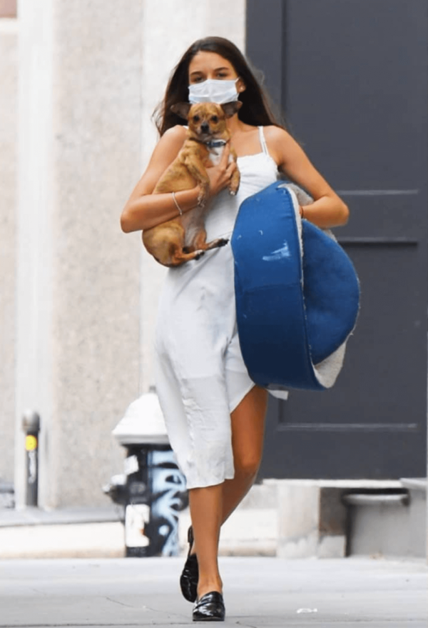 Suri Cruise Holding Dog