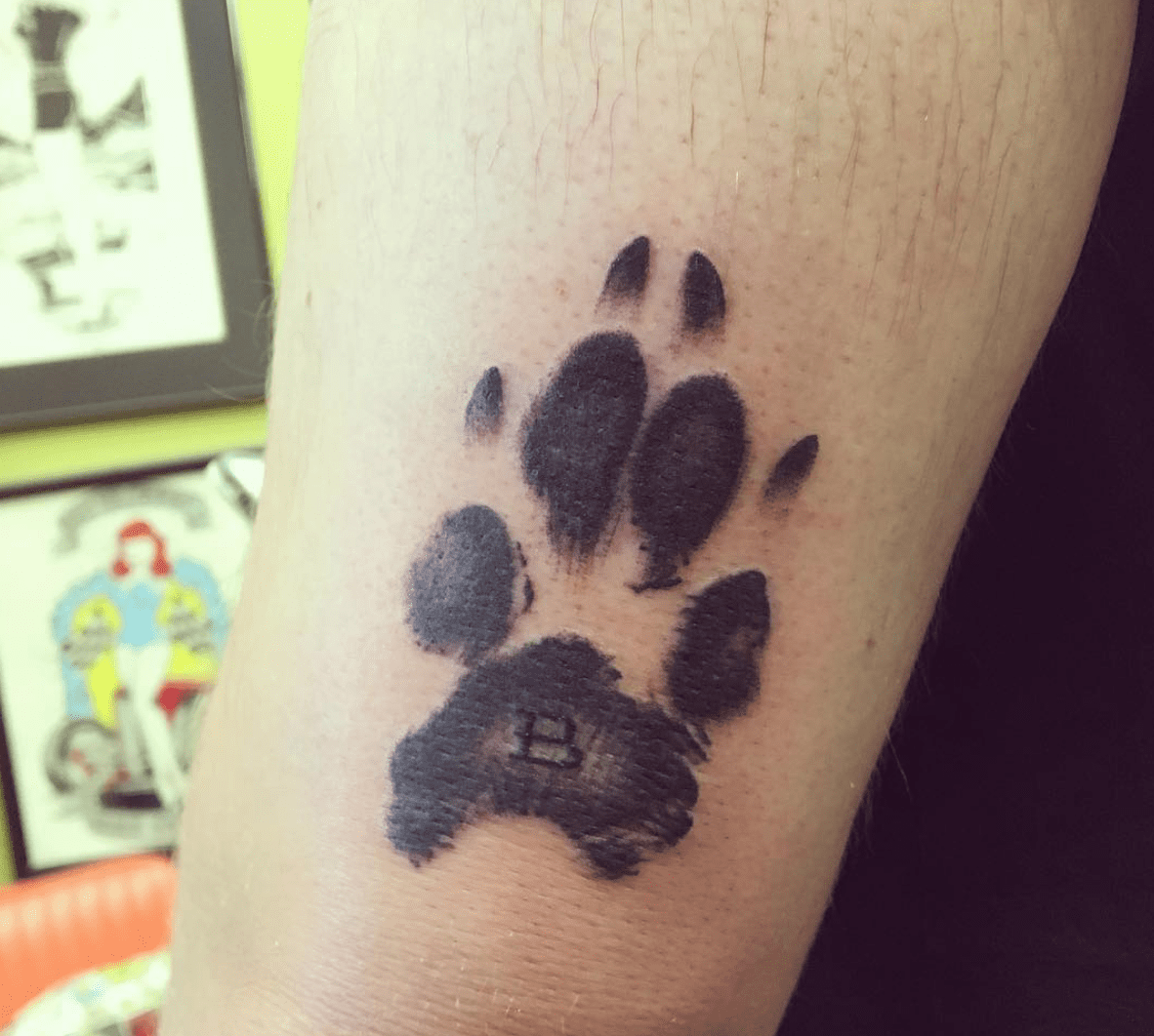 23 Surprisingly Sweet & Stunning Paw Print Tattoos Geometric Dog Paw Ta...