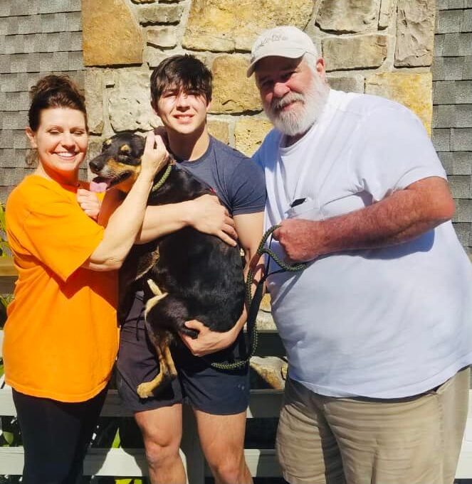 Family reunited with tripod dog