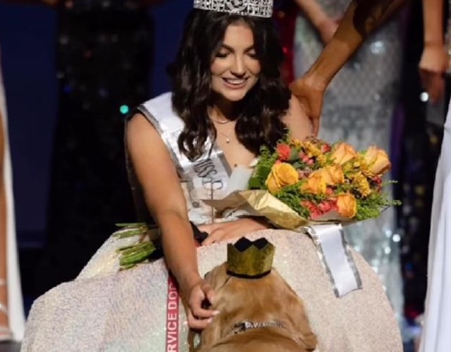 17 tuổi và chú chó phục vụ của cô ấy giành chiến thắng Miss Dallas Teen 2022