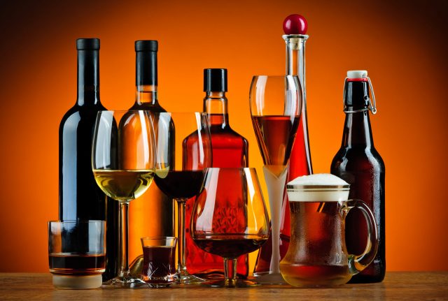 alcohol bad for dogs and cats